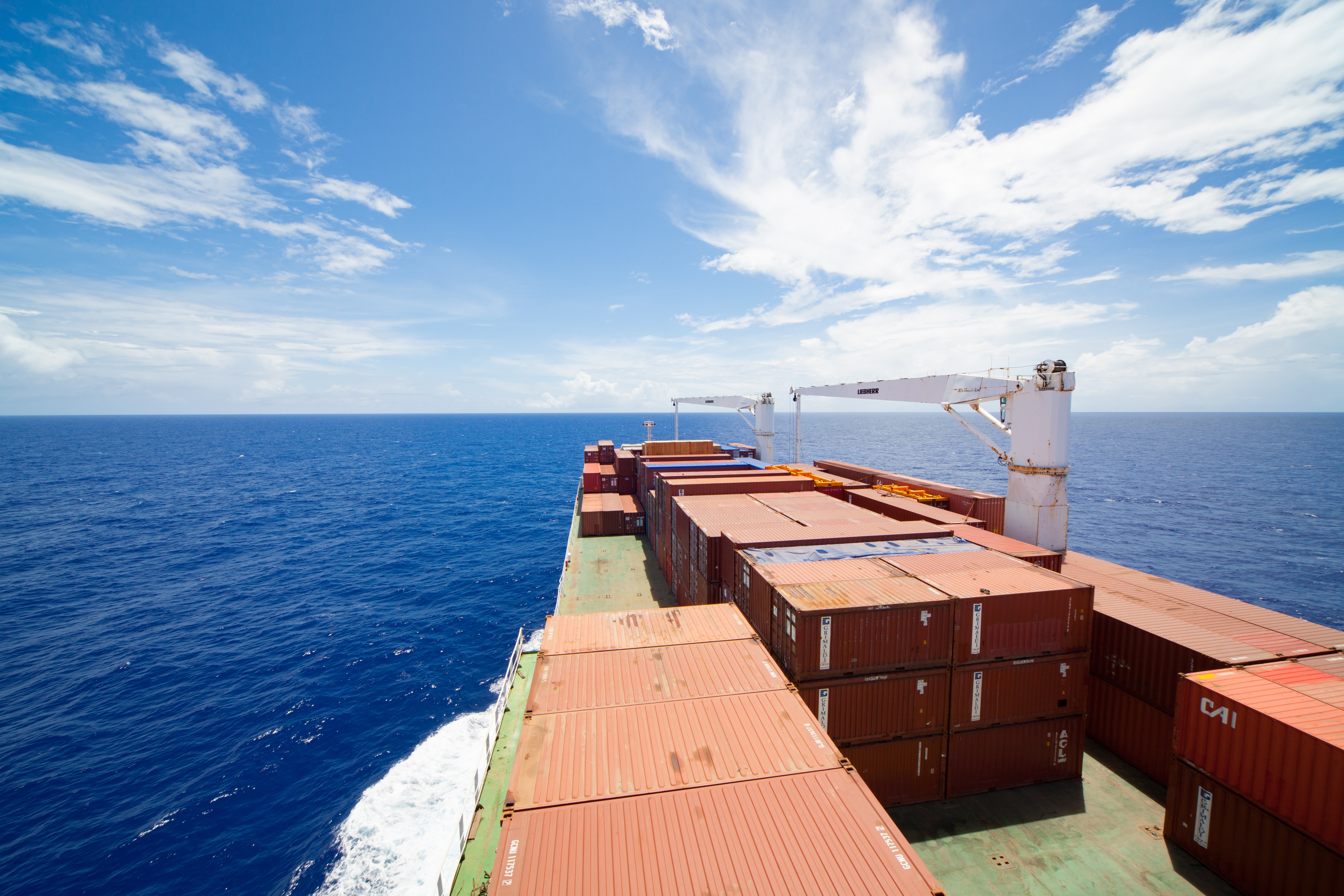 5 Reasons International Auto Shipping Companies Are Turning To Steel Container Racking